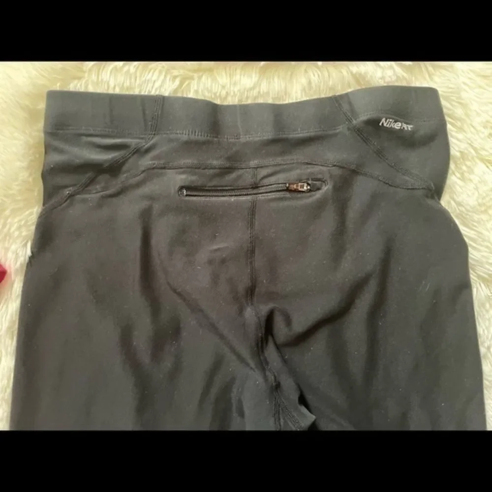 2 pc Nike workout lot. 1 pair Medium black leggings & 1 size small dry fit tee